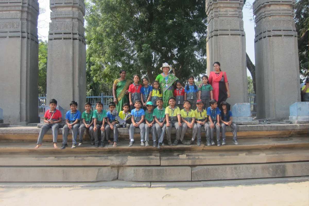 Students went for a day outing with the teachers.