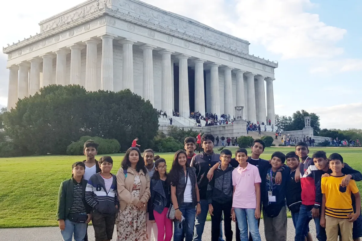 Students standing outside Lincoln Memorial Monument in the U.S.